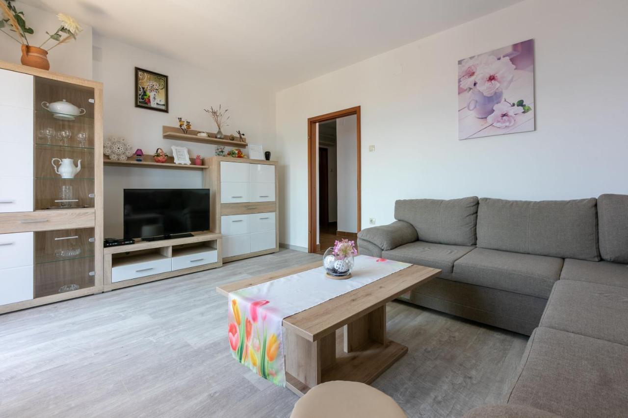 Apartments Melita Dramalj Extérieur photo